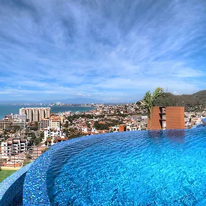 Pinnacle 220 Hotel